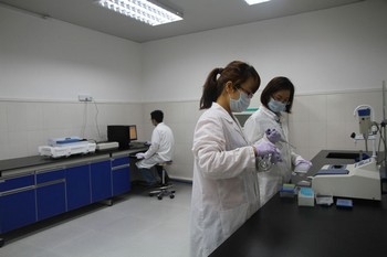 参观枣庄中天华康亲子鉴定中心实验室 29